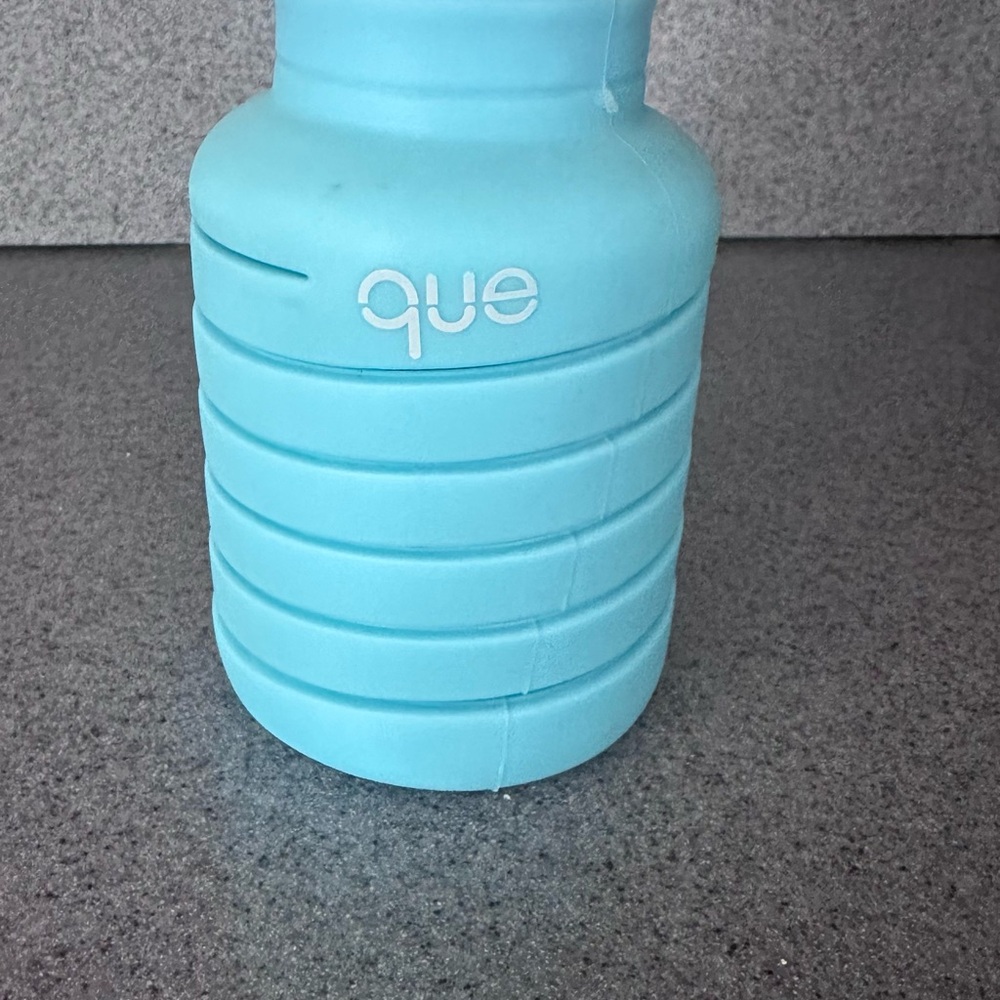 Que Aqua Silicone Water Bottle